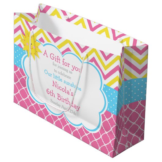 私たちの小さなサンシャインピンクと黄色の誕生日パーティー ラージペーパーバッグ (正面アングル)