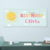 私たちの小さなサンシャインピンクハッピーバースデー任意の年齢 横断幕 (トレードショー)