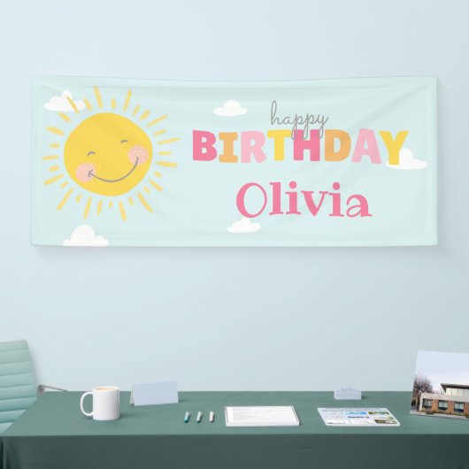 私たちの小さなサンシャインピンクハッピーバースデー任意の年齢 横断幕 (トレードショー)