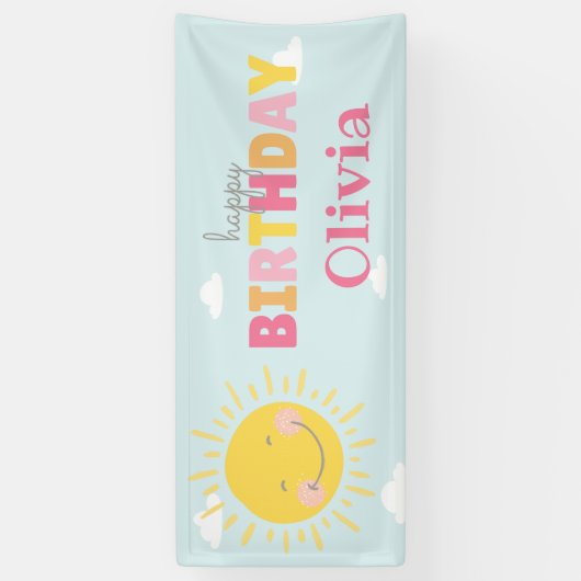 私たちの小さなサンシャインピンクハッピーバースデー任意の年齢 横断幕 (縦)