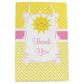 私たちの小さなサンシャイン誕生日サンキュー ミディアムペーパーバッグ (正面)