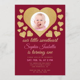 私たちの小さなスイートハート バーガンディ ゴールド ハート バースデー 招待状