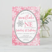 私たちの小さなスノーフレークのピンクの1歳の誕生日 招待状 (スタンド正面)