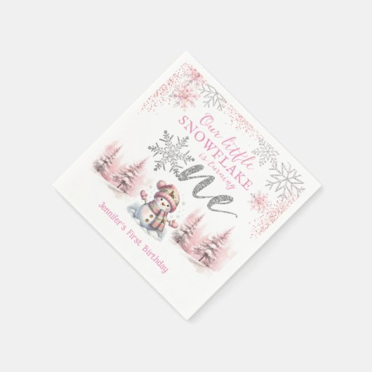 私たちの小さなスノーフレークの女の子ピンクシルバー1歳の誕生日 スタンダードカクテルナプキン (角)