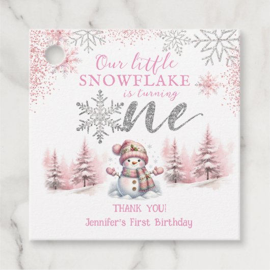 私たちの小さなスノーフレークの女の子ピンクシルバー1歳の誕生日 フェイバータグ (正面)