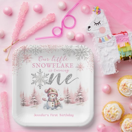 私たちの小さなスノーフレークの女の子ピンクシルバー1歳の誕生日 ペーパープレート (パーティー)