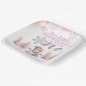 私たちの小さなスノーフレークの女の子ピンクシルバー1歳の誕生日 ペーパープレート (傾斜あり)