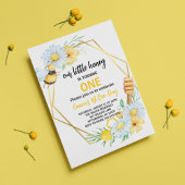私たちの小さなハチミツが一つの蜂の最初の誕生日を回している 招待状