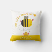 私たちの小さなハニービーかわいいかわいい男の赤ちゃんや女の子 クッション (正面)