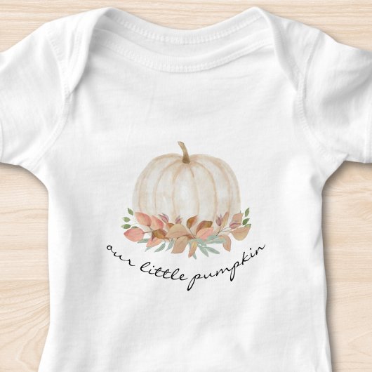 私たちの小さなパンプキン ベビーボディスーツ