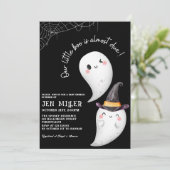 私たちの小さなブーはほとんどハロウィーンの赤ちゃんシャワー 招待状 (スタンド正面)