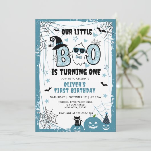 私たちの小さなブーは、1つの青い1歳の誕生日を回している 招待状 (スタンド正面)