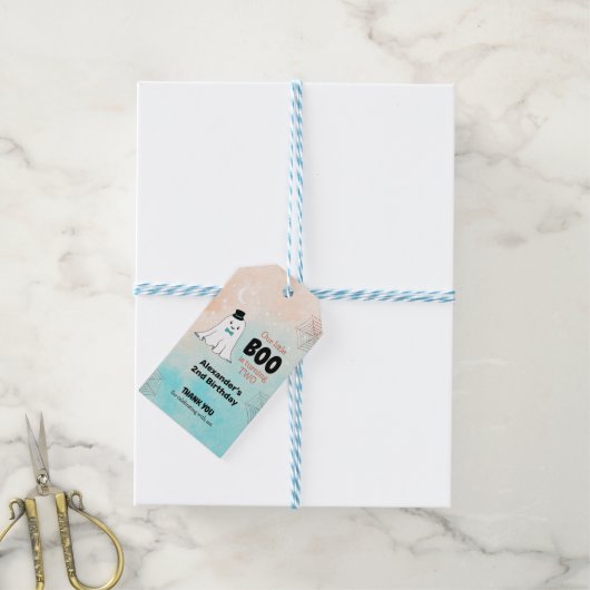 私たちの小さなブー かわいい幽霊の帽子 2歳の誕生日 ギフトタグ (より糸付き)