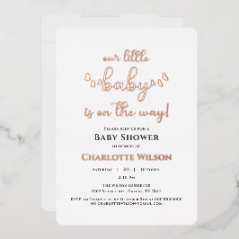私たちの小さなベビーは赤ちゃんシャワーの途中にある 箔招待状