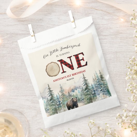 私たちの小さなランバージャックベアーレッドの1番目の誕生日パーティー フェイバーバッグ (クリップ留めされた状態)