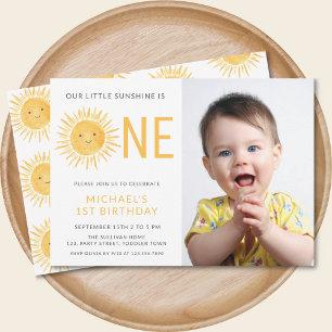 私たちの小さな太陽の光は1歳の誕生日の少年の写真 招待状