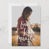 私たちの小さな奇跡のタイポグラフィ写真妊娠 案内状 (正面)