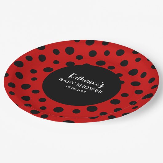 私たちの小さな女性は彼女の方法の女の子の赤ちゃんシャワー ペーパープレート (アングル)