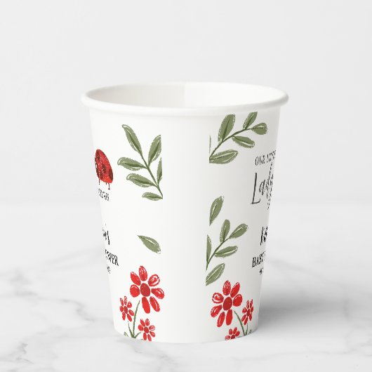 私たちの小さな女性は彼女の方法の女の子の赤ちゃんシャワー 紙コップ (左)