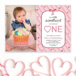 私たちの小さな恋人が1歳の誕生日を迎えます 写真入り 招待状