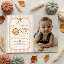 私たちの小さな愛らしい赤ちゃんの秋の1歳の誕生日の写真