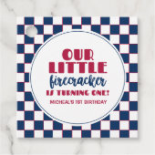 私たちの小さな爆竹は一つの誕生日を回している フェイバータグ (正面)