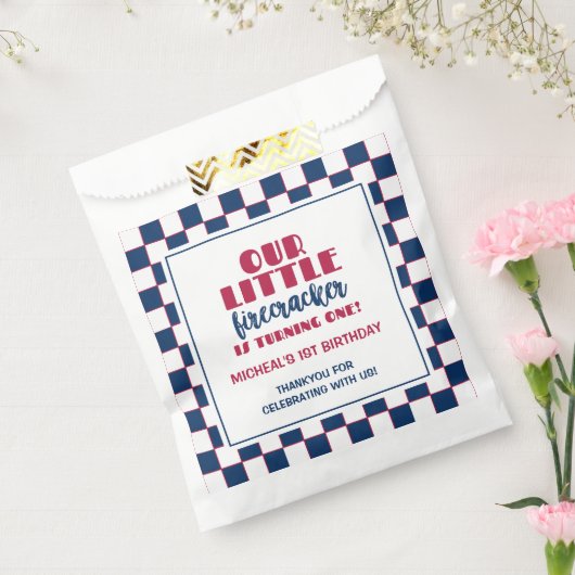 私たちの小さな爆竹は一つの誕生日を回している フェイバーバッグ (封をした状態)