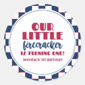 私たちの小さな爆竹は一つの誕生日を回している ラウンドシール (正面)