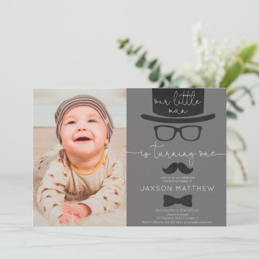 私たちの小さな男の子の1番目の誕生日のパーティー写真 招待状 (スタンド正面)