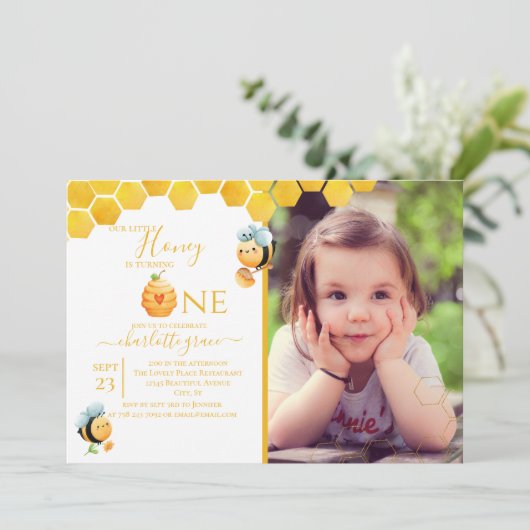 私たちの小さな蜂蜜は1つの蜂のテーマ誕生日 招待状 (スタンド正面)