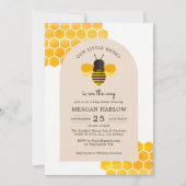 私たちの小さな蜂蜜は、ベビーシャワーの途中です 招待状 (正面)