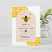 私たちの小さな蜂蜜は、ベビーシャワーの途中です 招待状 (スタンド正面)