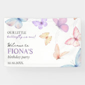 私たちの小さな蝶の女の子の最初の誕生日へようこそ 横断幕 (横)