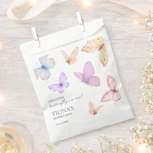 私たちの小さな蝶の女の子の1歳の誕生日ありがとう フェイバーバッグ (クリップ留めされた状態)