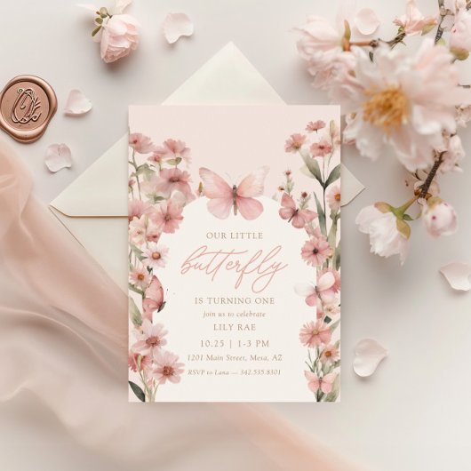 私たちの小さな蝶ピンクの女の子の誕生日 招待状