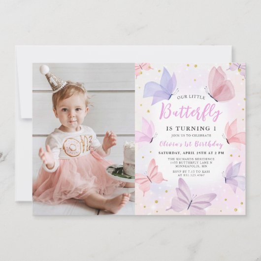 私たちの小さな蝶ピンクの女の子誕生日写真 招待状 (正面)