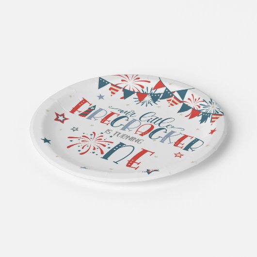 私たちの小さなfirecrackerの最初の誕生日(縁どいいえ) ペーパープレート (アングル)