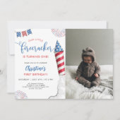 私たちの小さなfirecrcker 1st誕生日の写真 招待状 (正面)