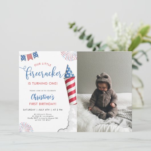 私たちの小さなfirecrcker 1st誕生日の写真 招待状 (スタンド正面)