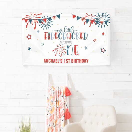 私たちの小さなfirecrcker 1st誕生日(NB)バナー 横断幕 (インサイチュ)