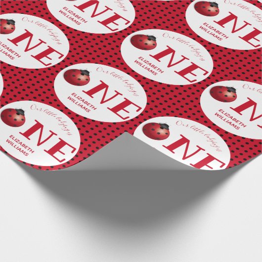 私たちの小さなLadybug最初の誕生日名パーティー ラッピングペーパー (角)