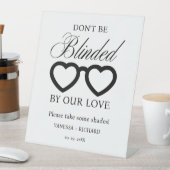 私たちの愛の眼鏡看板に目結婚がくらむな 台座サイン (インサイチュ)