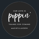 私たちの愛はポピ結婚ンのポップコーンありがとう ラウンドシール<br><div class="desc">Love is Poppin'結婚's Guy You Favy stickers</div>