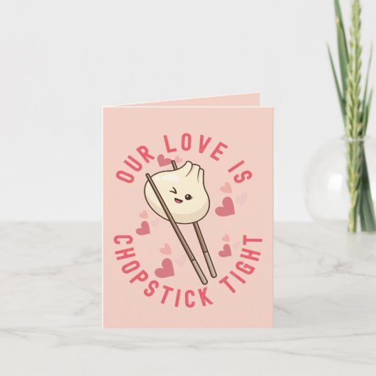 私たちの愛は箸と一緒 – かわいいフーディー カード (正面)