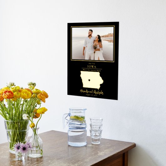 私たちの旅が始まったアイオワ州の結婚式写真 箔ポスター (レイダウン (キッチン))