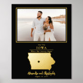 私たちの旅が始まったアイオワ州の結婚式写真 箔ポスター (正面)