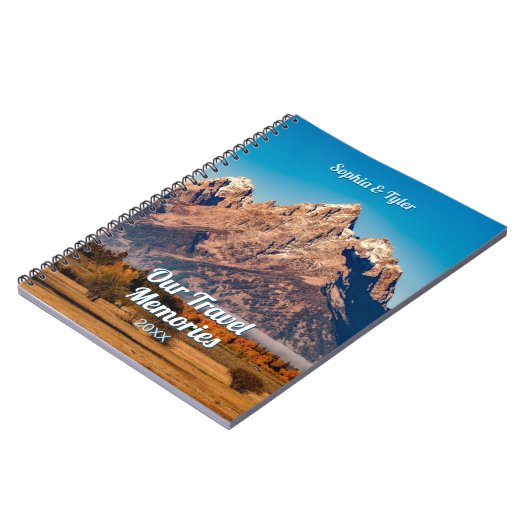 私たちの旅行の思い出、DIYの名前&年、山 ノートブック (左側)