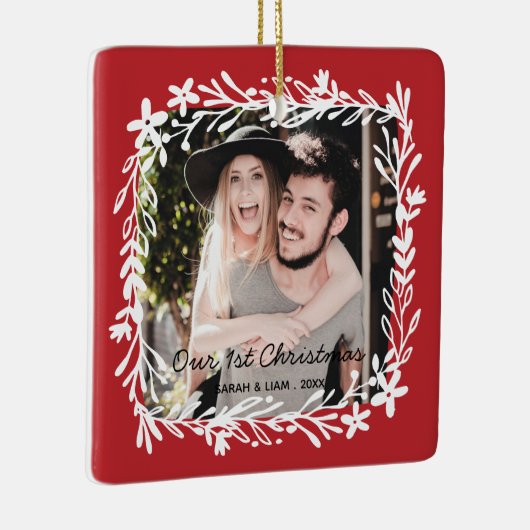 私たちの最初のクリスマスの素朴な田舎の農家の写真 セラミックオーナメント (右)