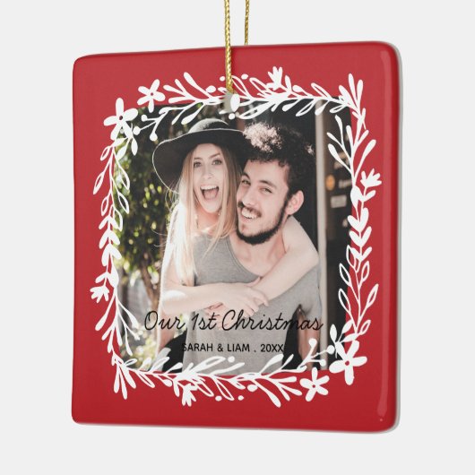 私たちの最初のクリスマスの素朴な田舎の農家の写真 セラミックオーナメント (左)