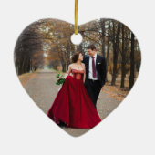 私たちの最初のクリスマスは婚約最小限の写真コラージュ セラミックオーナメント (裏面)